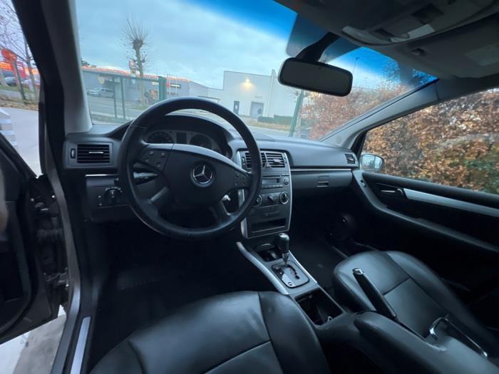 Mercedes B-Klasse V1100