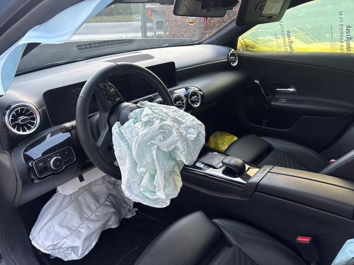 Mercedes A-Klasse V1106