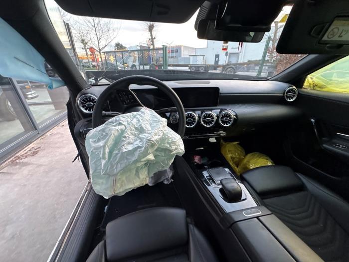 Mercedes A-Klasse V1106