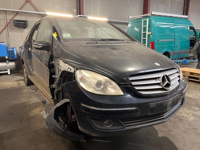 Mercedes B-Klasse V1113