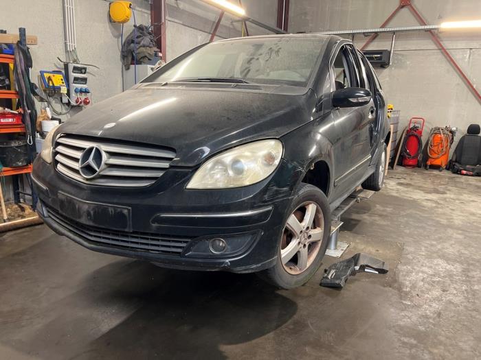 Mercedes B-Klasse V1113