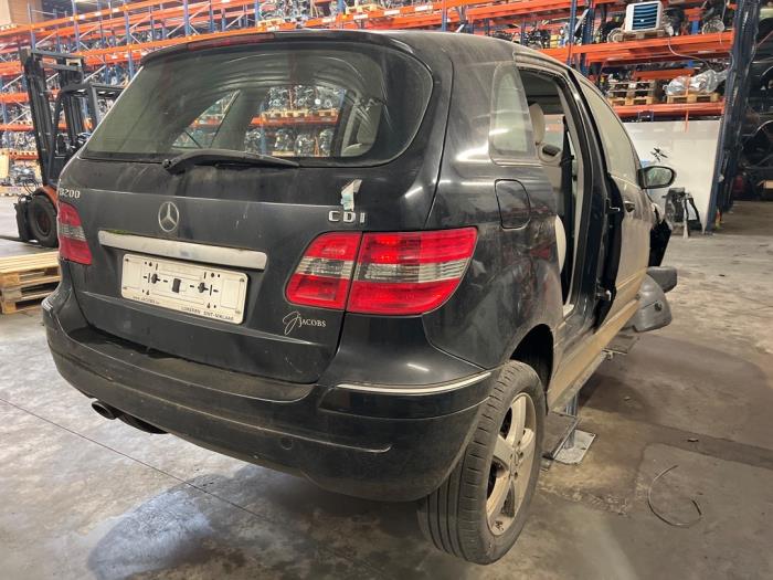 Mercedes B-Klasse V1113