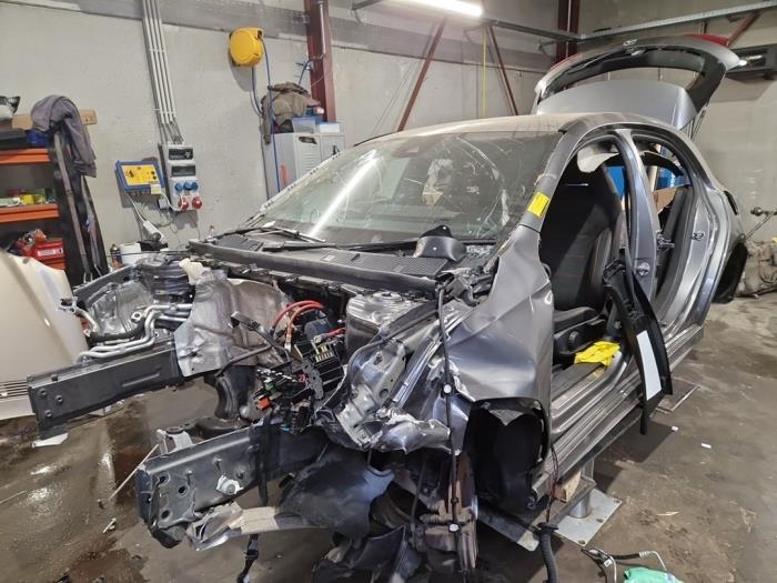 Mercedes A 1.3 A-200 Turbo 16V Sloopvoertuig (2018, Aubergine, Zilvergrijs, Grijs)