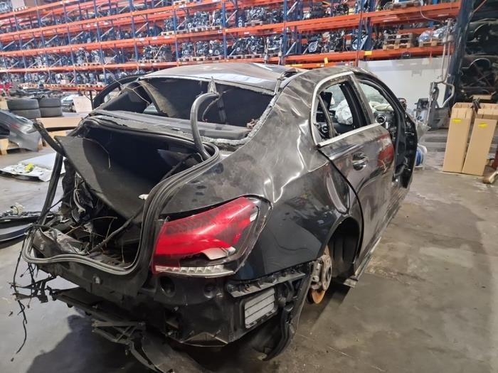 Mercedes A Limousine 1.3 A-200 Turbo Sloopvoertuig (2019, Zwart)