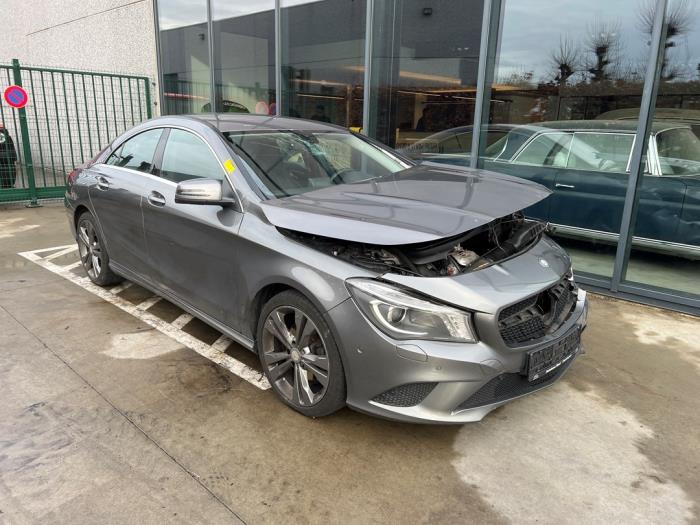 Mercedes CLA 1.6 CLA-200 16V Sloopvoertuig (2013, Aubergine, Zilvergrijs, Grijs)