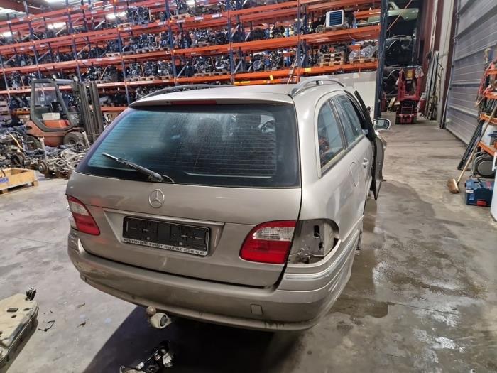 Mercedes E-Klasse V1129