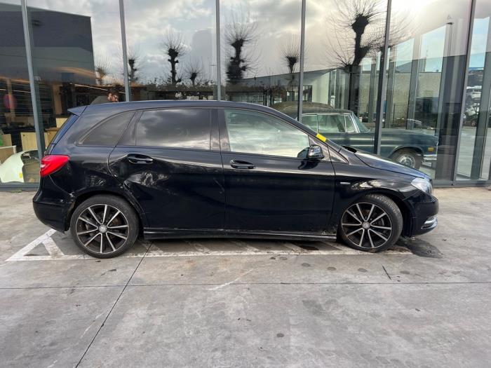 Mercedes B-Klasse V1155