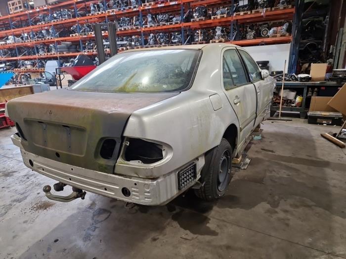 Mercedes E-Klasse V1212