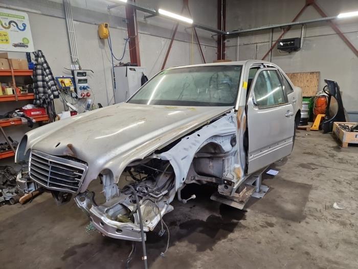 Mercedes E (W210) 2.2 E-220 CDI 16V