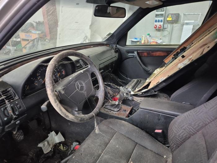 Mercedes C-Klasse V1214