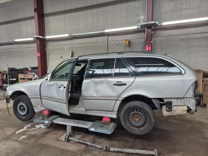 Mercedes C-Klasse V1214