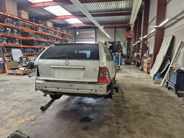 Mercedes C-Klasse V1214