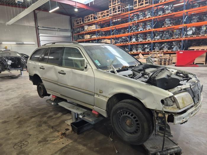 Mercedes C-Klasse V1214