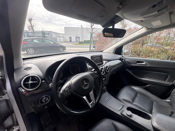 Mercedes B-Klasse V1223