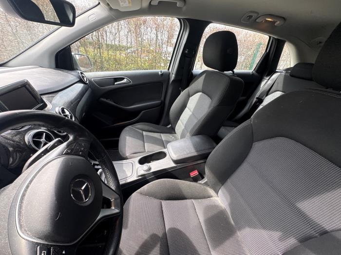 Mercedes B-Klasse V1235