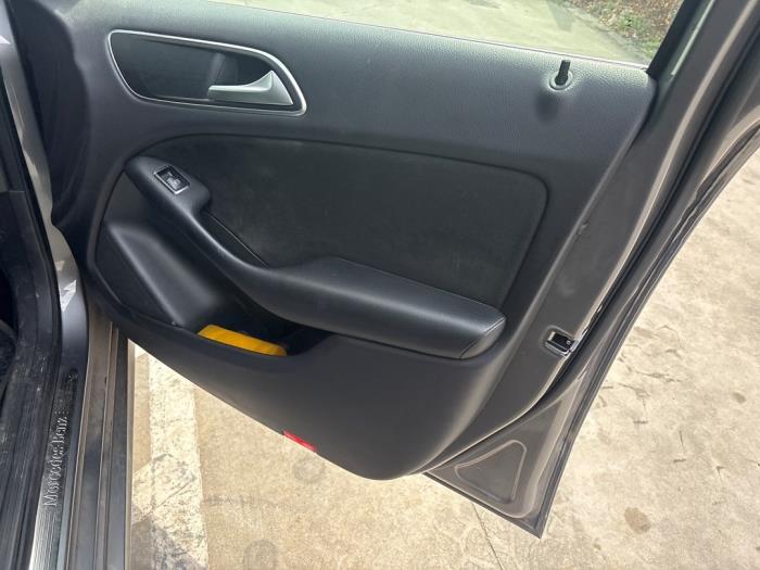 Mercedes B-Klasse V1235