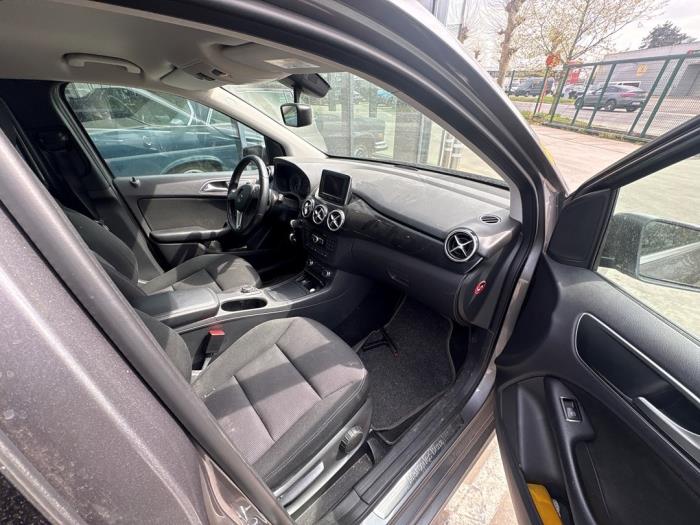 Mercedes B-Klasse V1235