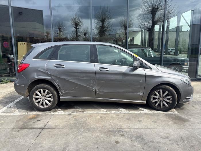 Mercedes B-Klasse V1235