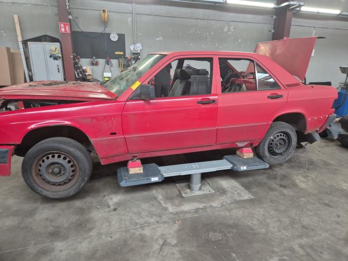 Mercedes 190E/D V1246