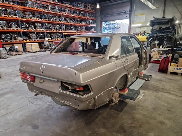 Mercedes 190E/D V1261