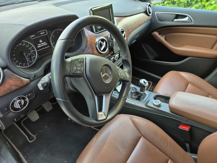 Mercedes B-Klasse V1301