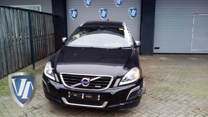 Volvo XC60 I 2.4 D5 20V AWD Geartronic Sloopvoertuig (2012, Metallic, Zwart)