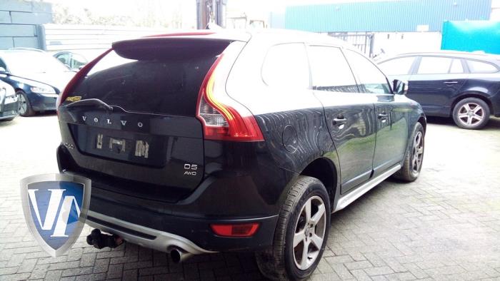 Volvo XC60 I 2.4 D5 20V AWD Geartronic Sloopvoertuig (2012, Metallic, Zwart)