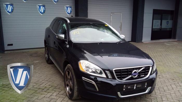 Volvo XC60 I 2.4 D5 20V AWD Geartronic Sloopvoertuig (2012, Metallic, Zwart)