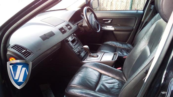 Volvo XC90 I 2.4 D5 20V Sloopvoertuig (2005, Metallic, Zwart)