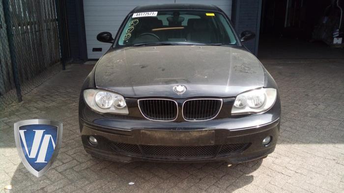 BMW 1 serie 120i 16V Sloopvoertuig (2005, Metallic, Zwart)