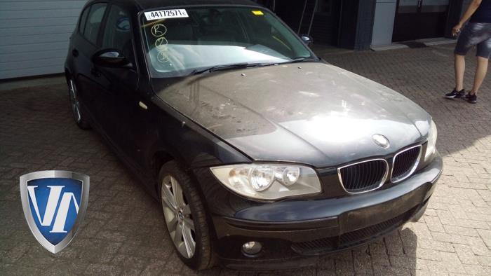 BMW 1 serie 120i 16V Sloopvoertuig (2005, Metallic, Zwart)