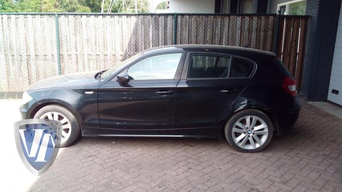 BMW 1 serie 120i 16V Sloopvoertuig (2005, Metallic, Zwart)