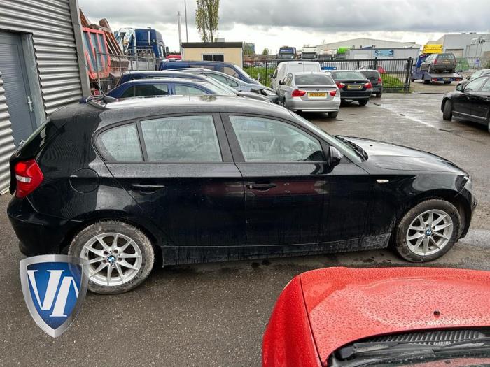 BMW 1 serie 116i 2.0 16V Sloopvoertuig (2011, Zwart)