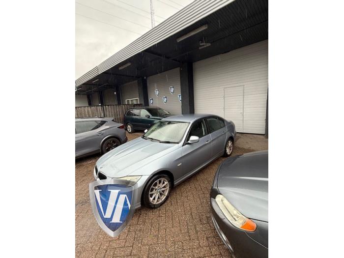 BMW 3 serie 318i 16V Sloopvoertuig (2010, Metallic, Blauw)