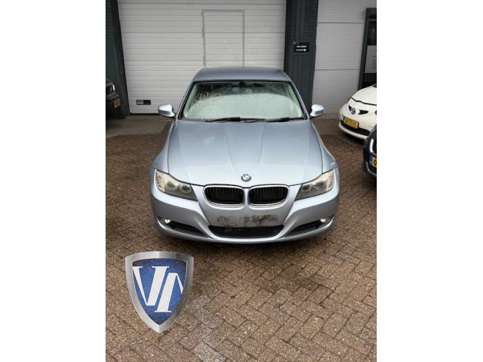 BMW 3 serie 318i 16V Sloopvoertuig (2010, Metallic, Blauw)