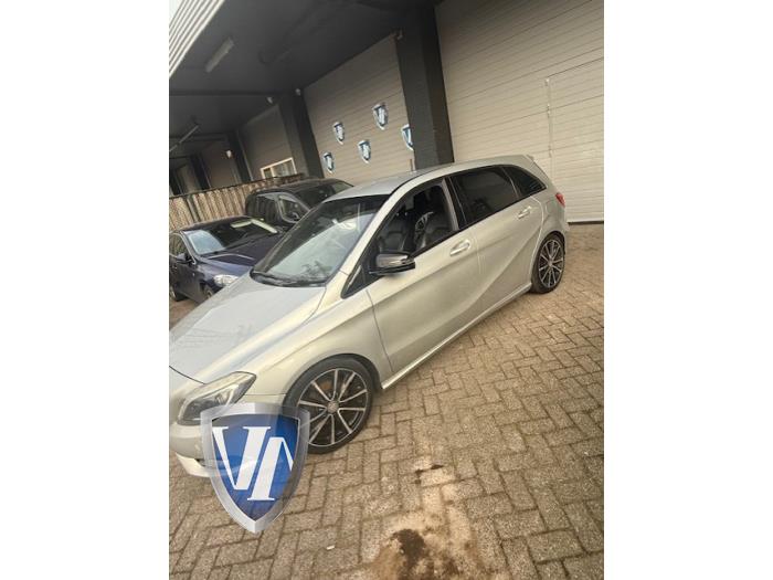 Mercedes B 1.6 B-180 BlueEFFICIENCY Turbo 16V Sloopvoertuig (2012, Metallic, Zilver)