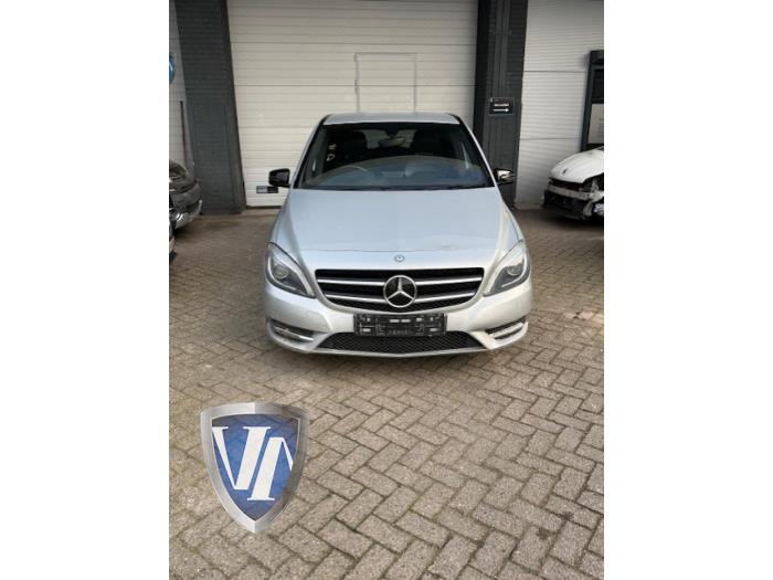 Mercedes B 1.6 B-180 BlueEFFICIENCY Turbo 16V Sloopvoertuig (2012, Metallic, Zilver)