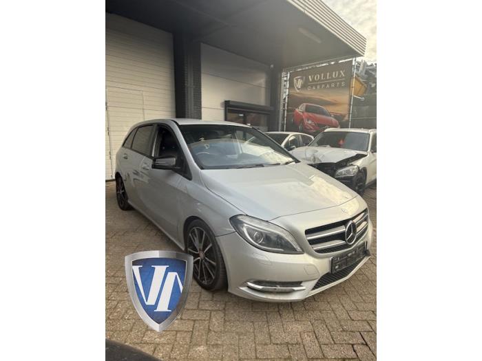 Mercedes B 1.6 B-180 BlueEFFICIENCY Turbo 16V Sloopvoertuig (2012, Metallic, Zilver)