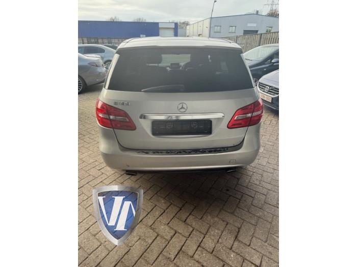 Mercedes B 1.6 B-180 BlueEFFICIENCY Turbo 16V Sloopvoertuig (2012, Metallic, Zilver)