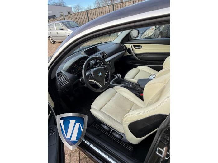 BMW 1 serie 116i 2.0 16V Sloopvoertuig (2010, Metallic, Zwart, Saffierblauw, Saffierzwart)