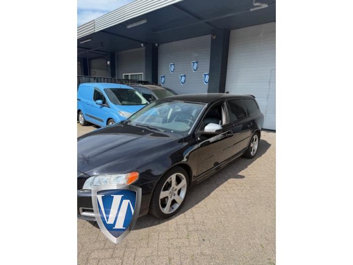 Volvo V70 2.4 D5 20V 205 Sloopvoertuig (2011, Zwart, Saffierblauw, Saffierzwart)