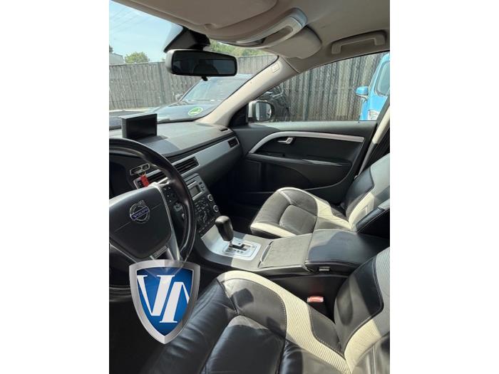 Volvo V70 2.4 D5 20V 205 Sloopvoertuig (2011, Zwart, Saffierblauw, Saffierzwart)