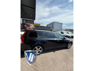 Volvo V70 2.4 D5 20V 205 Sloopvoertuig (2011, Zwart, Saffierblauw, Saffierzwart)