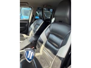 Volvo V70 2.4 D5 20V 205 Sloopvoertuig (2011, Zwart, Saffierblauw, Saffierzwart)
