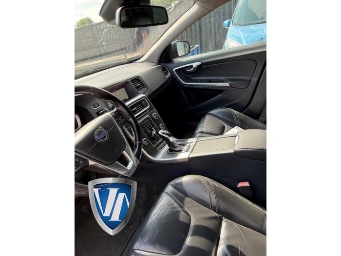 Volvo V60 I 2.4 D6 20V Plug-in Hybrid AWD Sloopvoertuig (2014, Zwart, Saffierblauw, Saffierzwart)