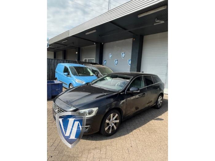 Volvo V60 I 2.4 D6 20V Plug-in Hybrid AWD Sloopvoertuig (2014, Zwart, Saffierblauw, Saffierzwart)