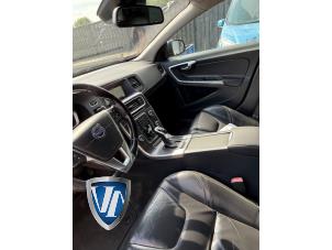 Volvo V60 I 2.4 D6 20V Plug-in Hybrid AWD Sloopvoertuig (2014, Zwart, Saffierblauw, Saffierzwart)