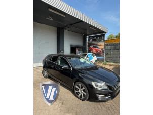 Volvo V60 I 2.4 D6 20V Plug-in Hybrid AWD Sloopvoertuig (2014, Zwart, Saffierblauw, Saffierzwart)