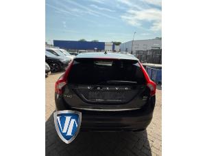 Volvo V60 I 2.4 D6 20V Plug-in Hybrid AWD Sloopvoertuig (2014, Zwart, Saffierblauw, Saffierzwart)