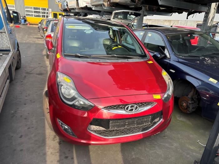 Hyundai iX20 1.4i 16V Sloopvoertuig (2011, Rood)